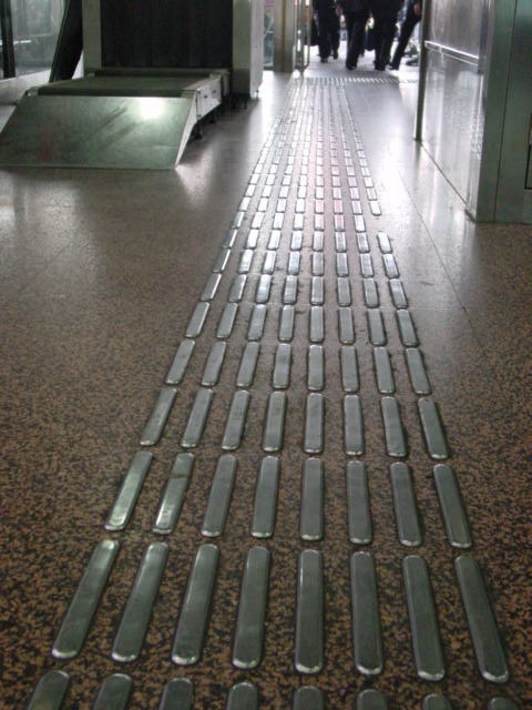 郑州火车站不锈钢盲道条案例